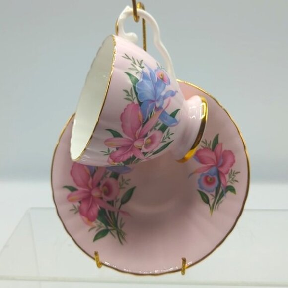 Royal Grafton Teacup & Saucer Fine Bone China Made in England Floral Gold Trim - Picture 1 of 10